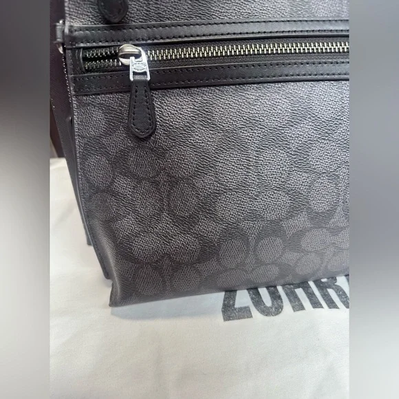Coach Carry All Pouch In Signature Canvas.New no tag .Gunmetal/Charcoal/Black - Picture 8 of 10